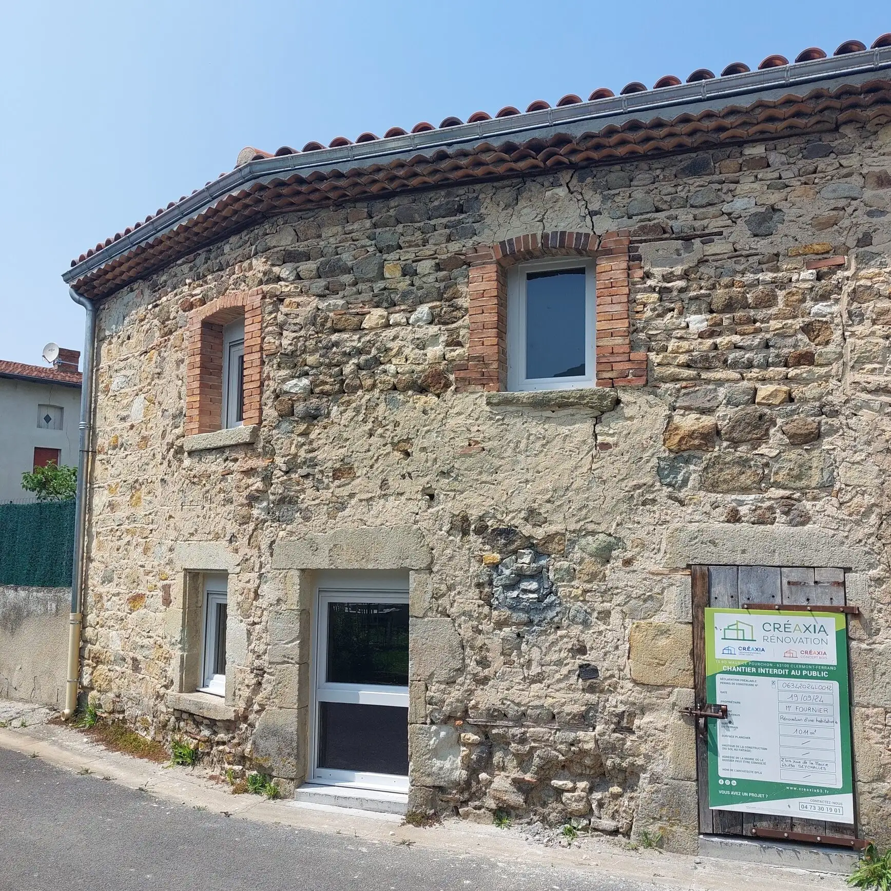 renovation maison en pierre seychalles creaxia 63